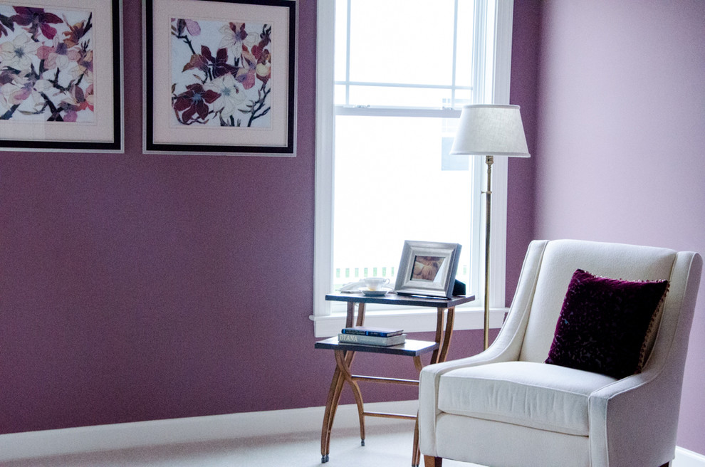Свежая идея для дизайна: спальня в морском стиле с фиолетовыми стенами - отличное фото интерьера