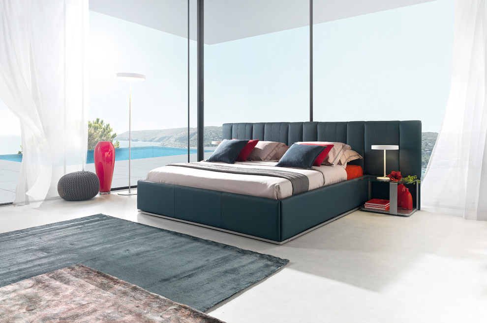 Idee per una grande camera da letto contemporanea con pareti multicolore e pavimento in marmo