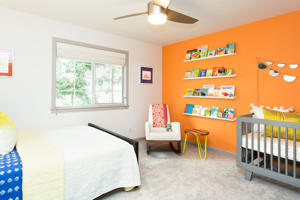 Idee per una camera degli ospiti eclettica di medie dimensioni con pareti arancioni, moquette, nessun camino e pavimento grigio