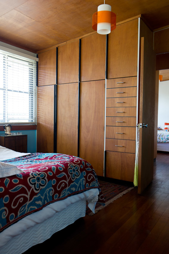 Design ideas for a retro bedroom in Brisbane.