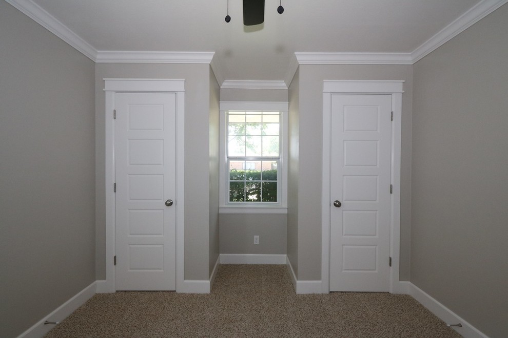 Foto de habitación de invitados contemporánea pequeña sin chimenea con paredes grises y moqueta