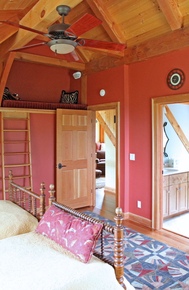 На фото: спальня среднего размера на антресоли в стиле рустика с красными стенами и паркетным полом среднего тона без камина с