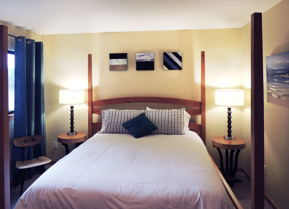 Foto di una piccola camera degli ospiti contemporanea con pareti beige, moquette e nessun camino