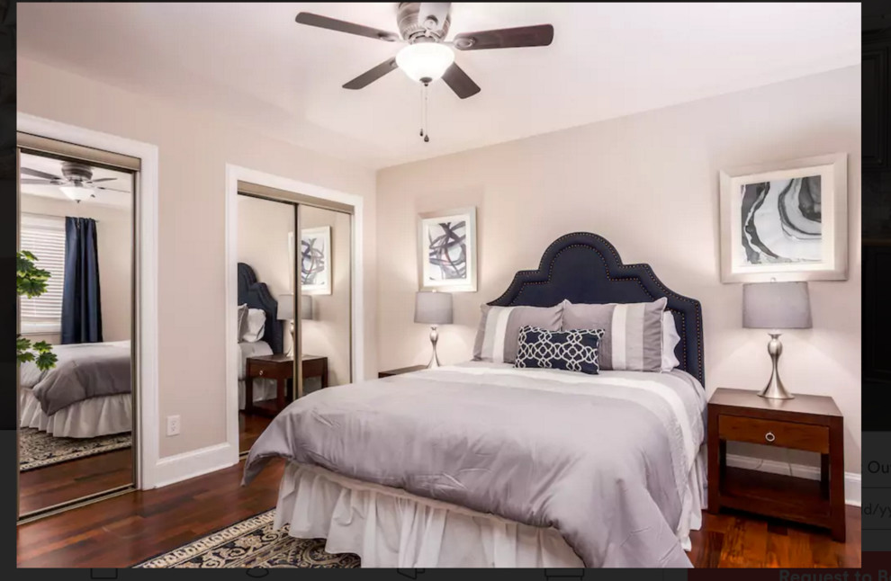 Kleines Modernes Hauptschlafzimmer mit grauer Wandfarbe und dunklem Holzboden in Raleigh