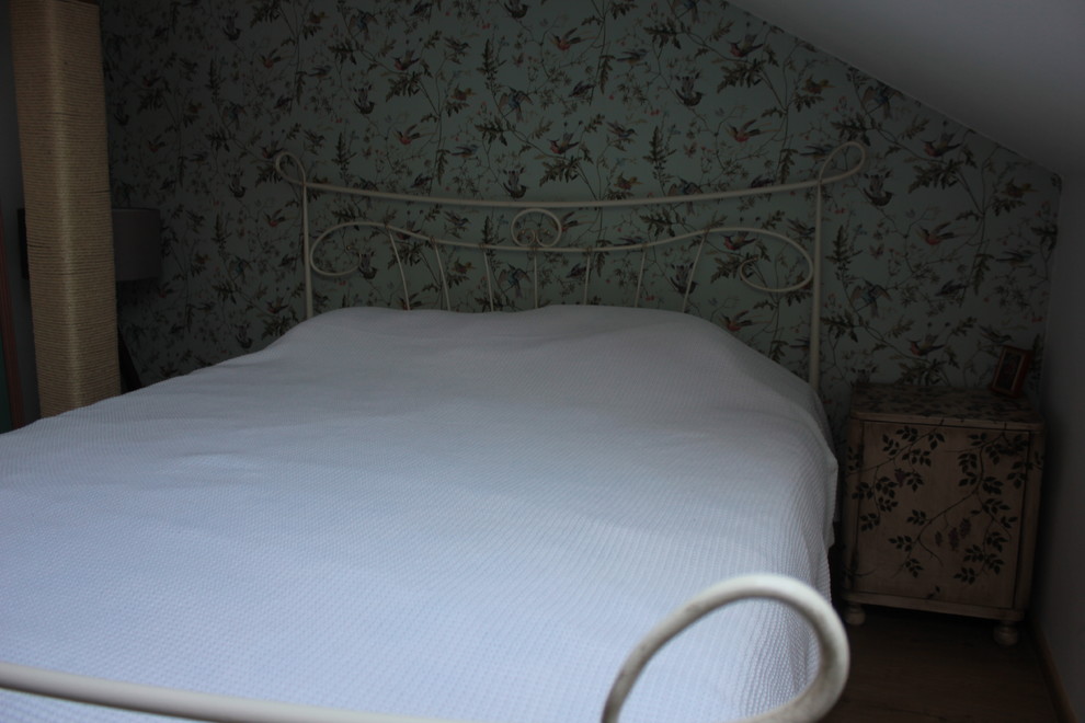Foto di una camera da letto eclettica di medie dimensioni
