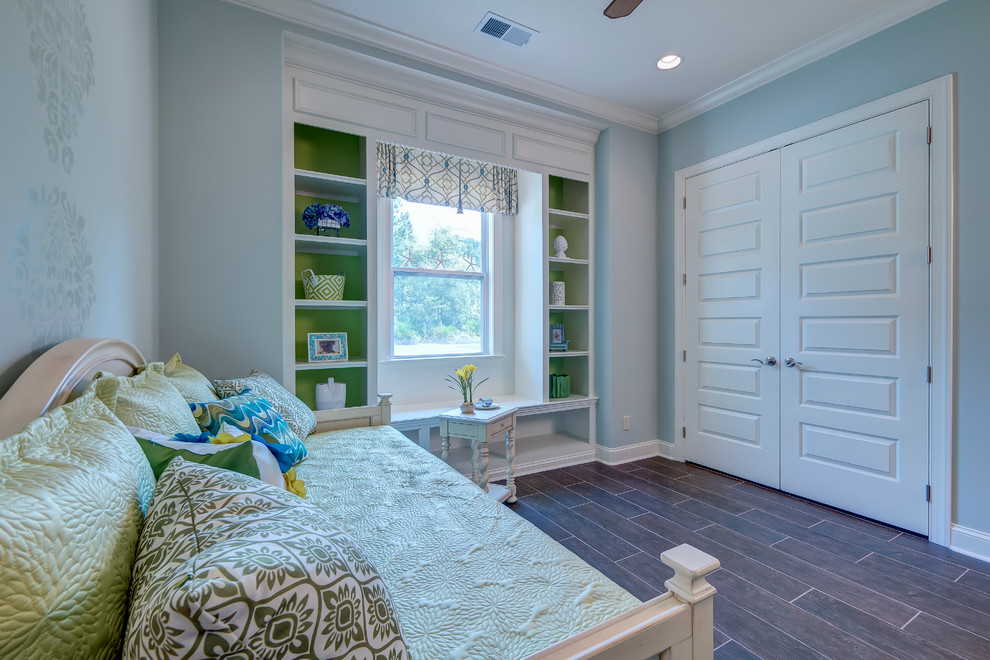 Inspiration for a mid-sized timeless guest porcelain tile and brown floor bedroom remodel in Jacksonville with blue walls