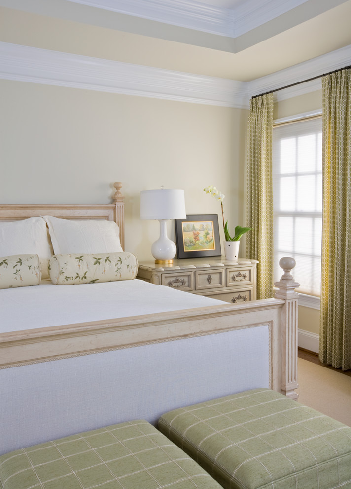 Bedroom - mid-sized traditional guest carpeted bedroom idea in DC Metro with beige walls