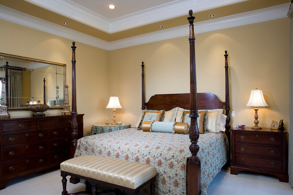 This is an example of a classic bedroom in Houston.