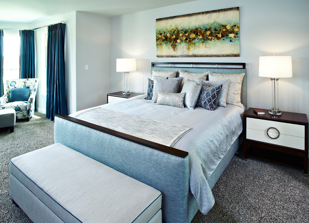 Diseño de dormitorio principal clásico renovado de tamaño medio sin chimenea con paredes azules, moqueta y suelo gris