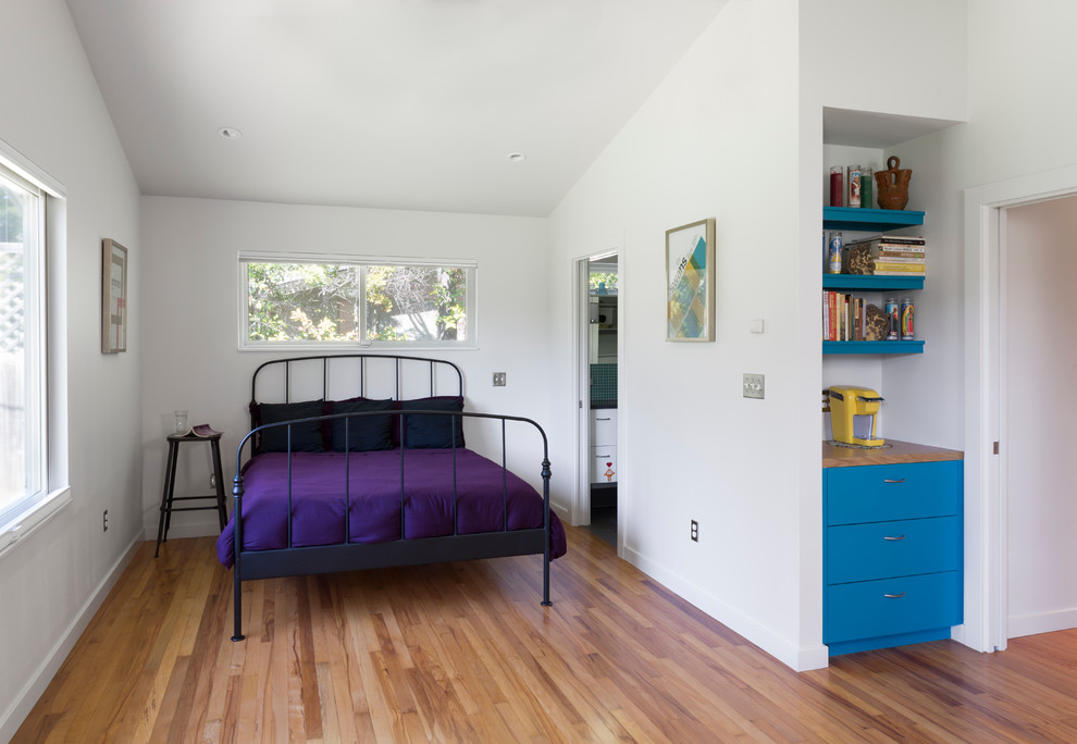 Bedroom - 1960s bedroom idea in Austin