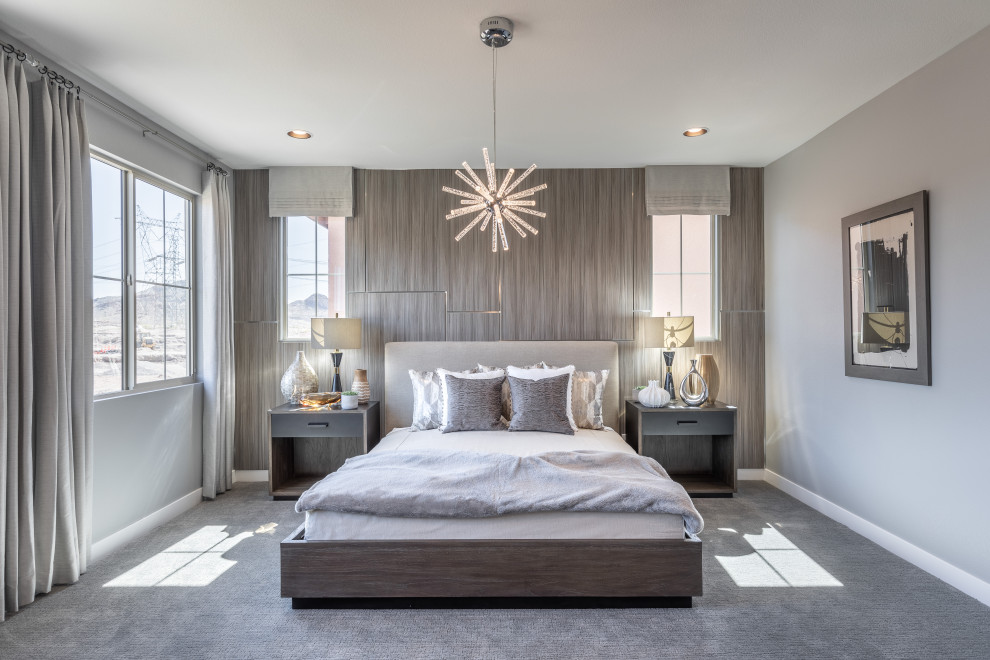 Свежая идея для дизайна: хозяйская спальня среднего размера в современном стиле с серыми стенами, ковровым покрытием и серым полом без камина - отличное фото интерьера