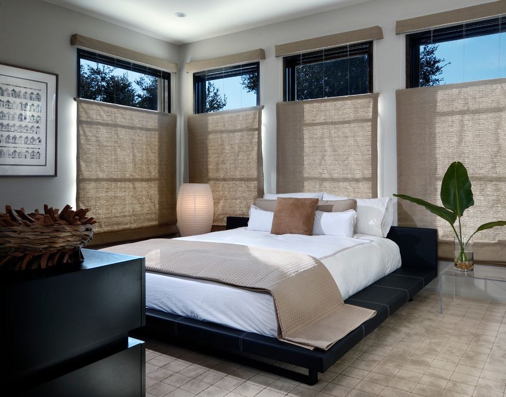 Стильный дизайн: гостевая спальня (комната для гостей) в современном стиле с серыми стенами - последний тренд