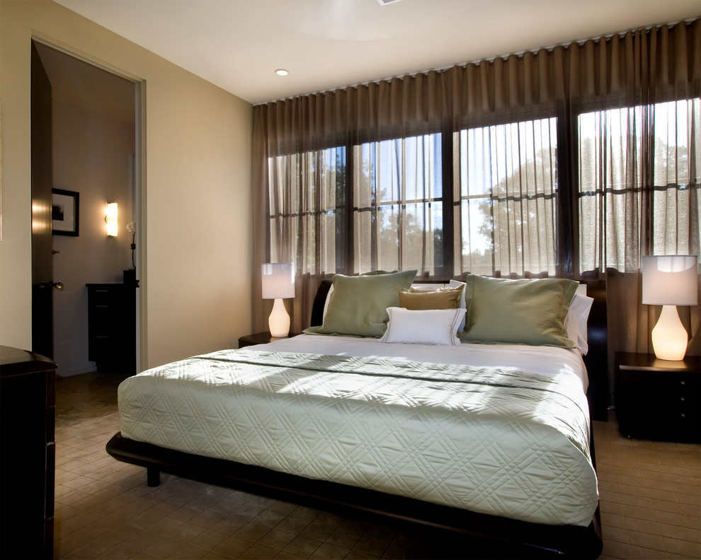 Bedroom - contemporary guest bedroom idea in Orlando with beige walls