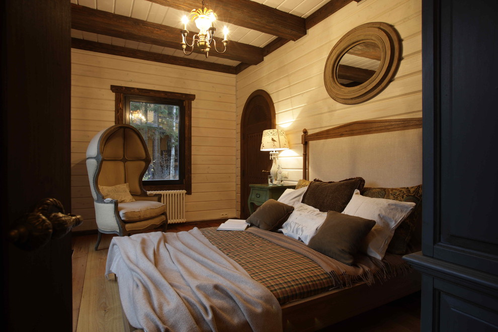 Свежая идея для дизайна: гостевая спальня среднего размера, (комната для гостей) в стиле рустика с белыми стенами и паркетным полом среднего тона - отличное фото интерьера