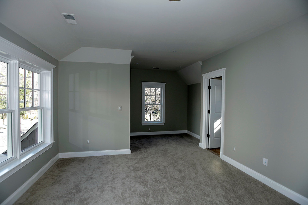 Modernes Gästezimmer mit grauer Wandfarbe und Teppichboden in Washington, D.C.