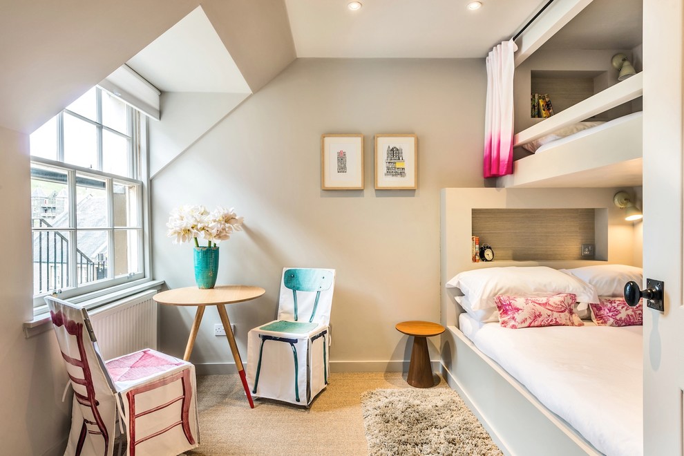 Источник вдохновения для домашнего уюта: гостевая спальня (комната для гостей) в стиле фьюжн с бежевыми стенами