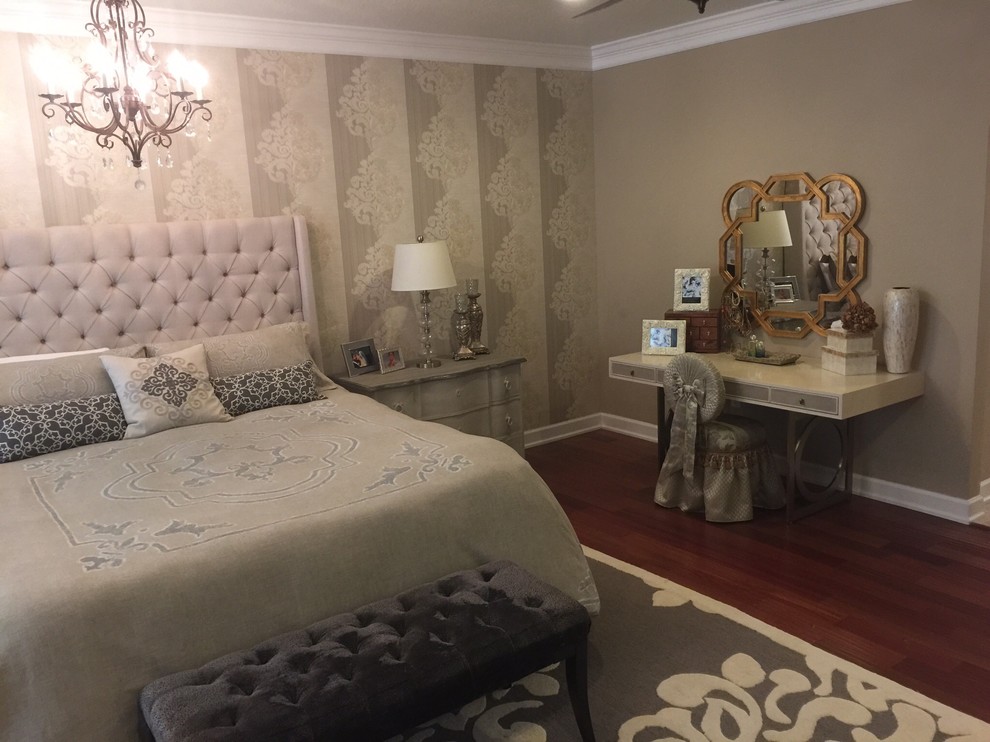 Design ideas for a shabby-chic style bedroom in Tampa.