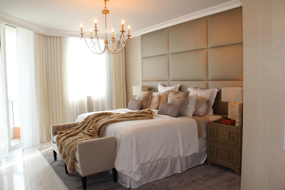 На фото: хозяйская спальня среднего размера в стиле неоклассика (современная классика) с бежевыми стенами, мраморным полом и белым полом без камина с