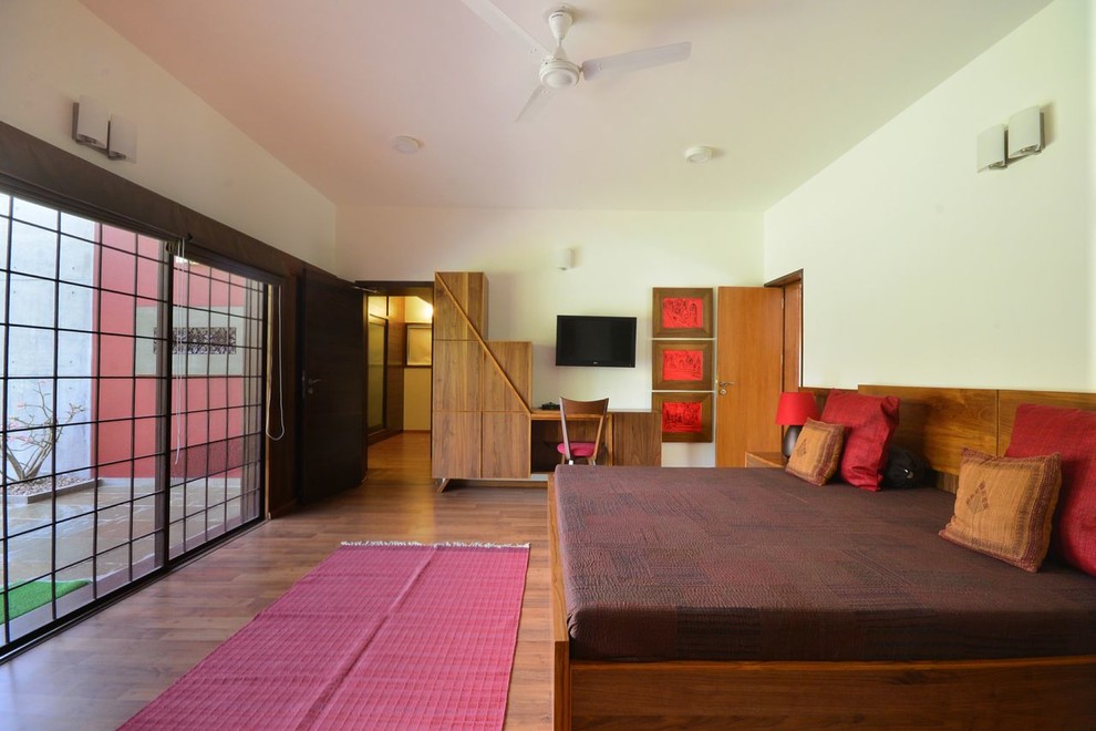 Example of a zen bedroom design in Ahmedabad