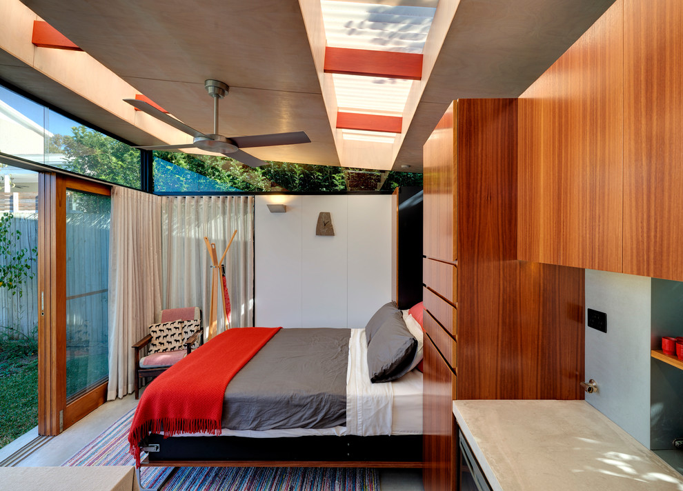 シドニーにある小さなコンテンポラリースタイルのおしゃれな寝室のインテリア