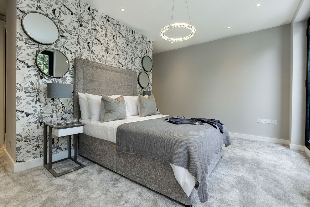 Diseño de dormitorio tradicional renovado de tamaño medio sin chimenea con paredes grises, moqueta y suelo gris