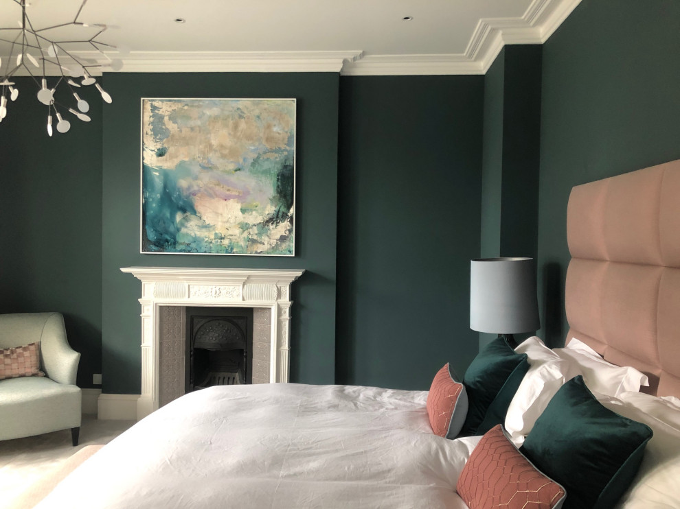 На фото: хозяйская спальня среднего размера в современном стиле с синими стенами, ковровым покрытием, стандартным камином, фасадом камина из дерева и белым полом с
