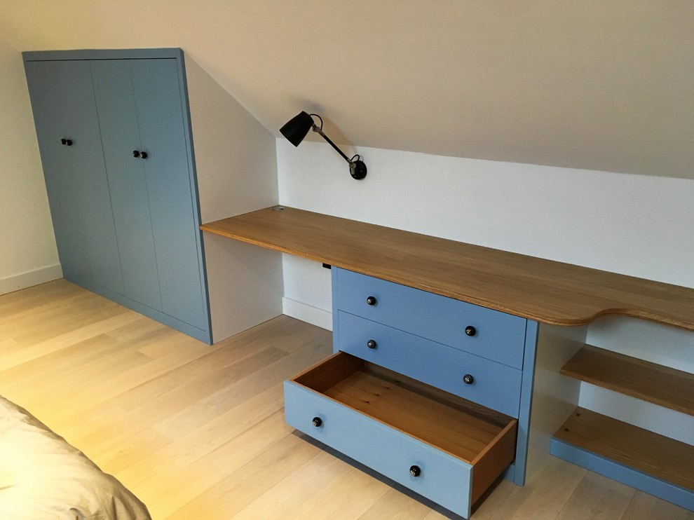 Artist's Residence Son's bedroom Modern Bedroom Gloucestershire