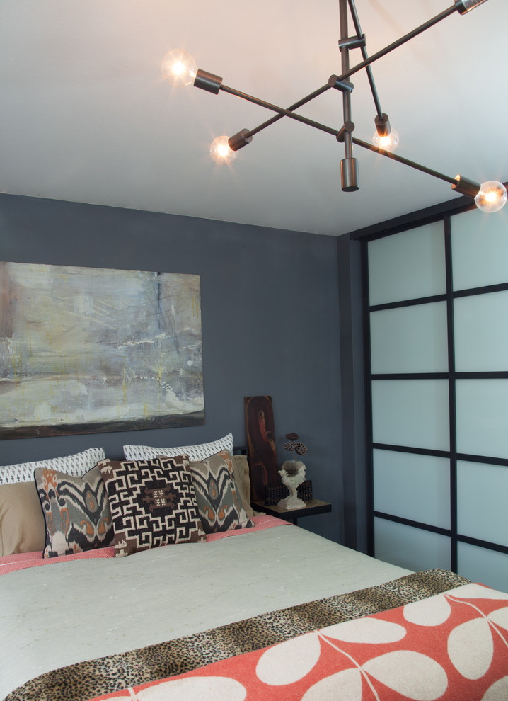Ispirazione per una camera degli ospiti minimalista di medie dimensioni con pareti grigie e nessun camino