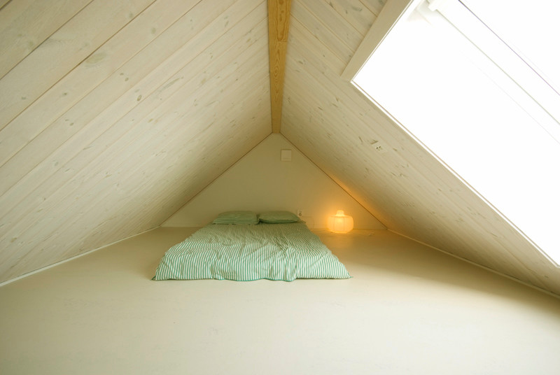 ストックホルムにある北欧スタイルのおしゃれな寝室のインテリア