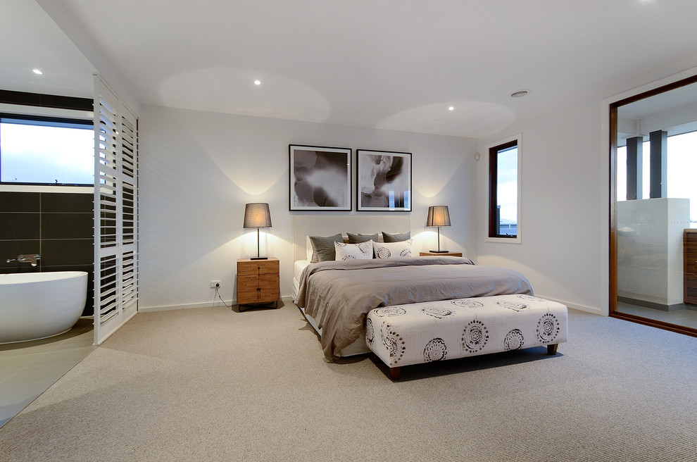Foto på ett mellanstort funkis sovrum, med heltäckningsmatta