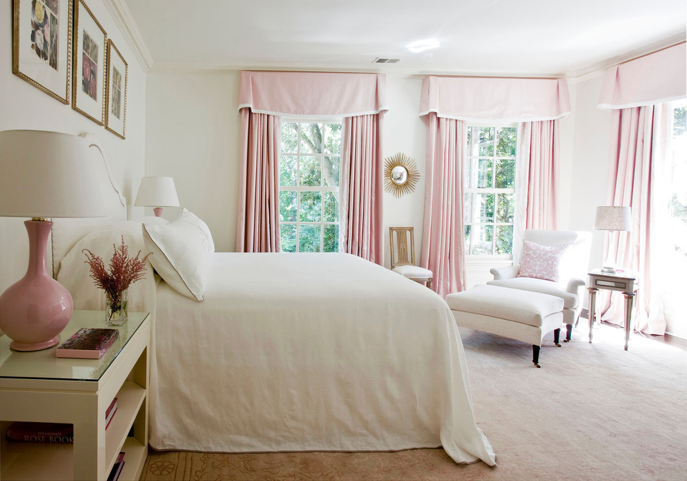 This is an example of a classic bedroom in Atlanta with white walls.
