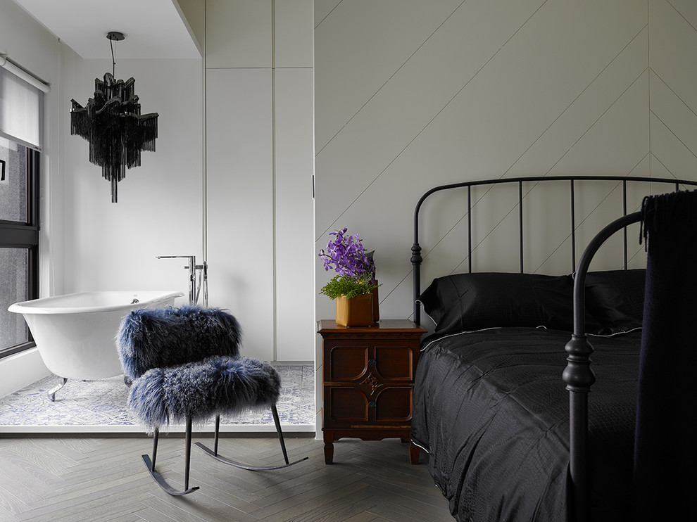 Diseño de dormitorio principal moderno con paredes blancas, suelo vinílico y suelo gris