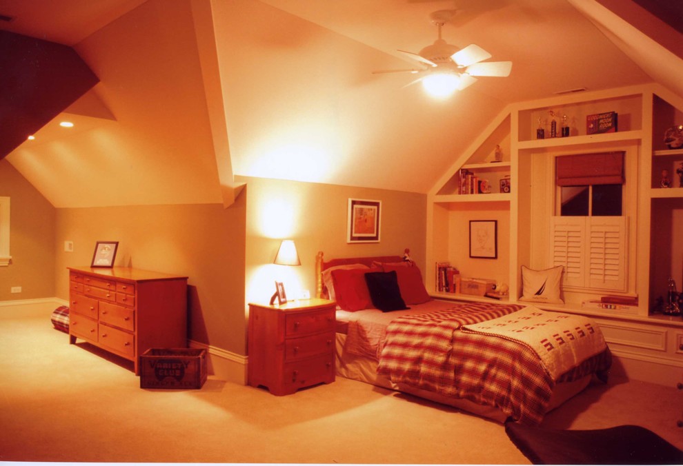 Photo of a small farmhouse bedroom in Chicago with beige walls and carpet.