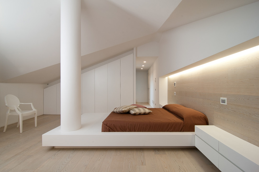 Inspiration for a contemporary bedroom remodel in Venice