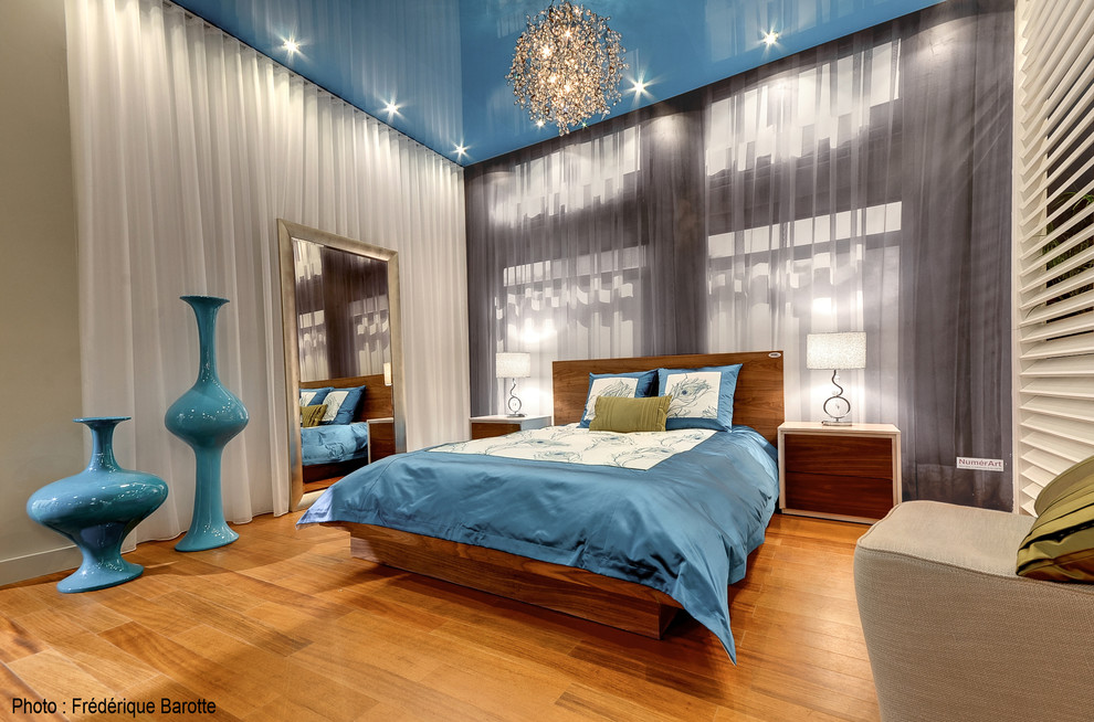 Bedroom - modern bedroom idea in Montreal
