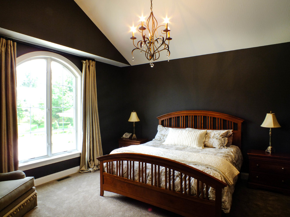 This is an example of an expansive classic guest bedroom in Cleveland with carpet.