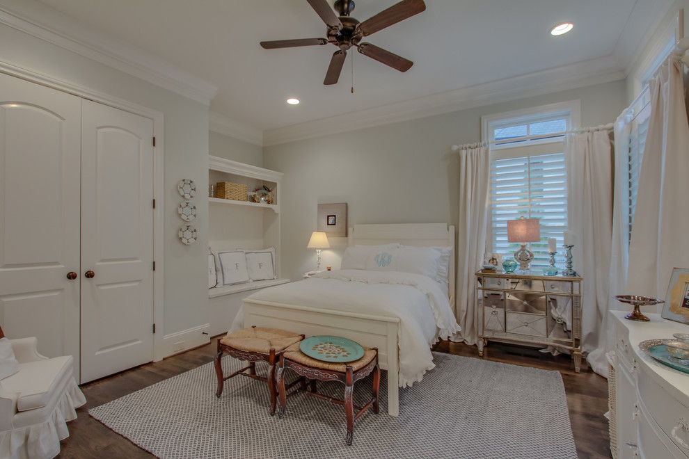 Example of a classic bedroom design in Nashville