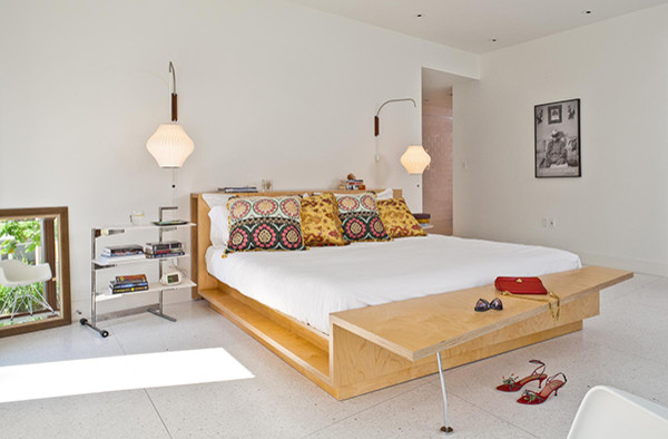 Источник вдохновения для домашнего уюта: хозяйская спальня среднего размера в стиле модернизм с белыми стенами