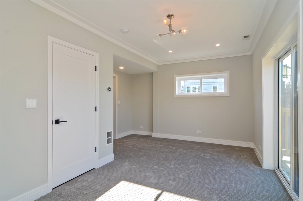 Bild på ett mellanstort funkis sovrum, med heltäckningsmatta och vitt golv