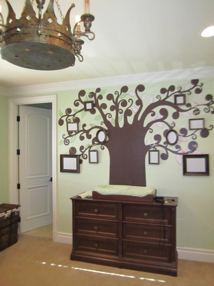 Idée de décoration pour une chambre avec moquette design de taille moyenne avec un mur vert et aucune cheminée.