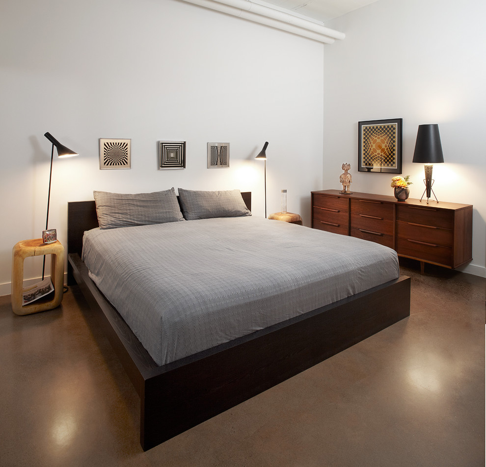 トロントにあるコンテンポラリースタイルのおしゃれな寝室 (白い壁、コンクリートの床) のレイアウト