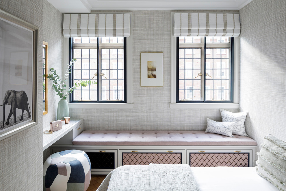 Foto de dormitorio clásico renovado pequeño con paredes grises