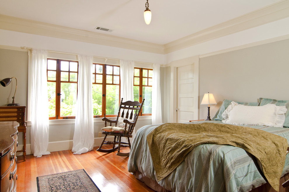 Inspiration for a craftsman bedroom remodel in San Francisco with gray walls