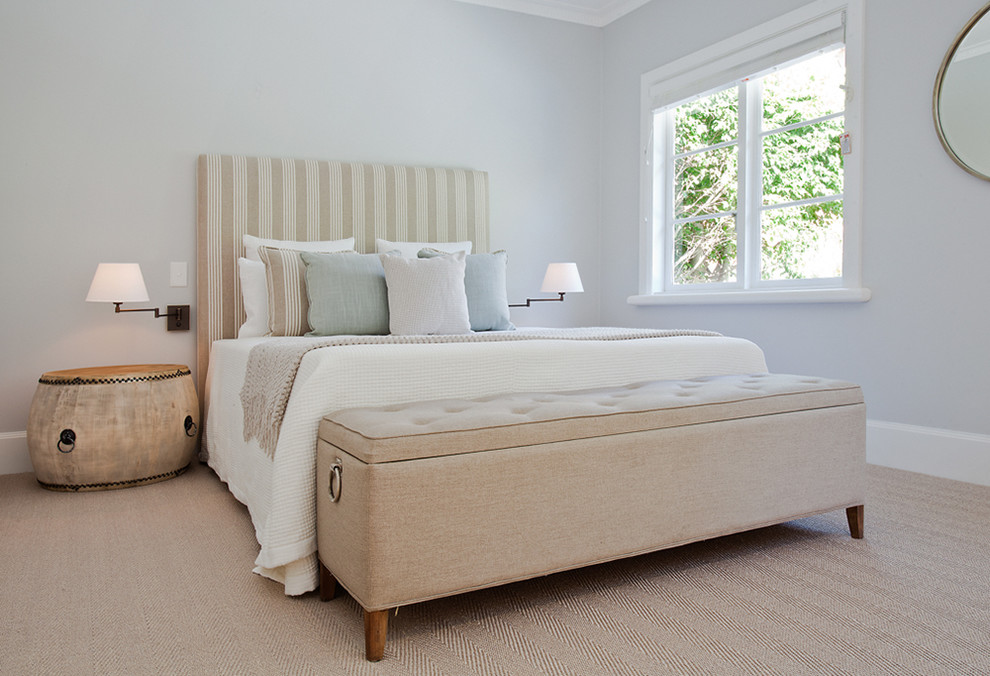 Example of a minimalist bedroom design in Sydney