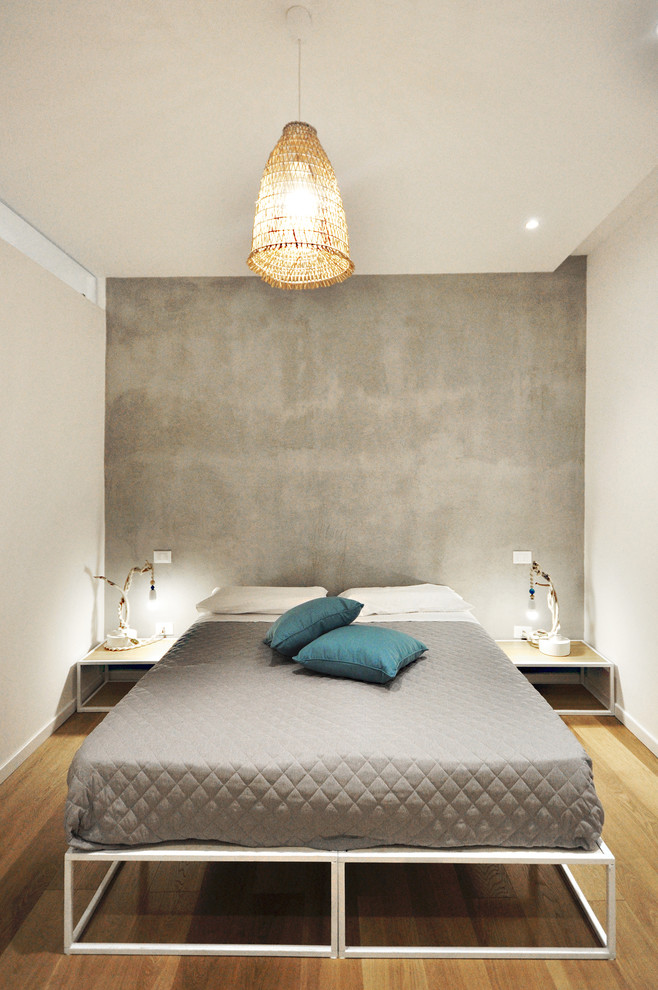 Idéer för mellanstora funkis sovrum, med grå väggar och mellanmörkt trägolv