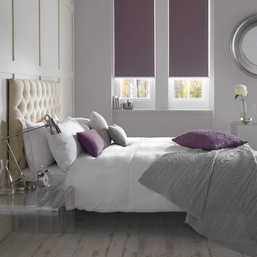 他の地域にあるトランジショナルスタイルのおしゃれな寝室 (グレーとクリーム色) のレイアウト