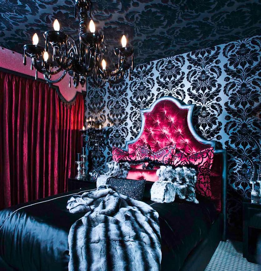 На фото: хозяйская спальня среднего размера в стиле неоклассика (современная классика) с черными стенами без камина с