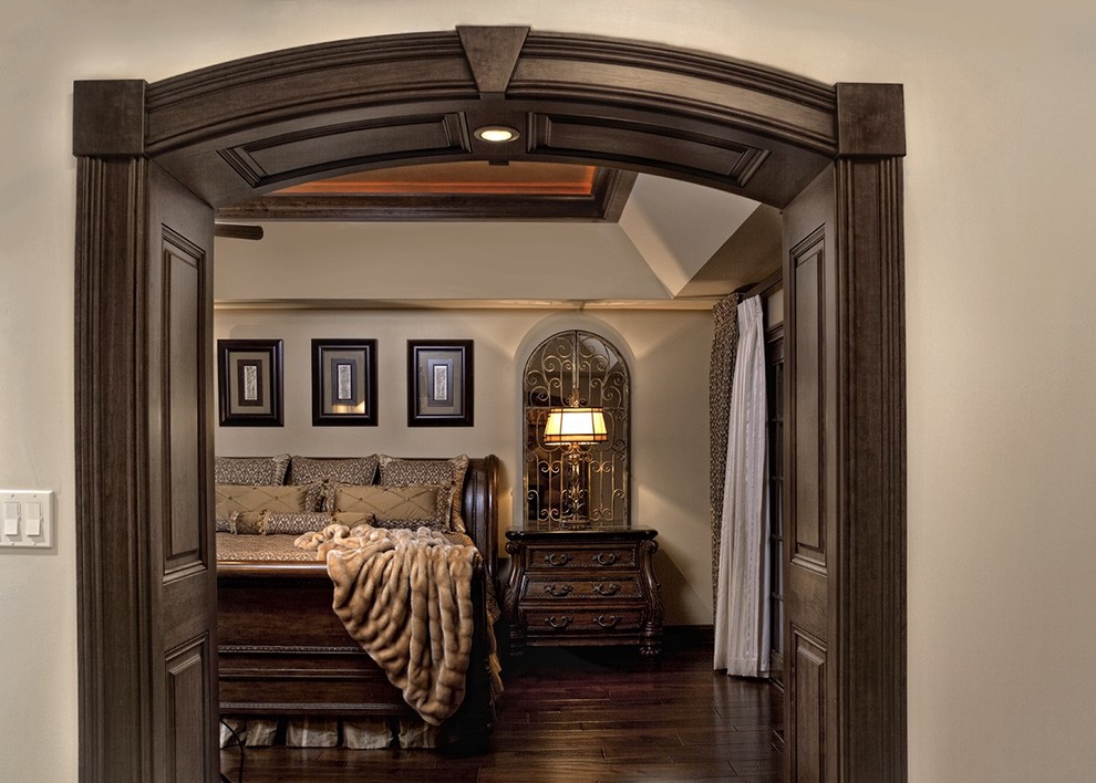Bedroom - traditional bedroom idea in Chicago