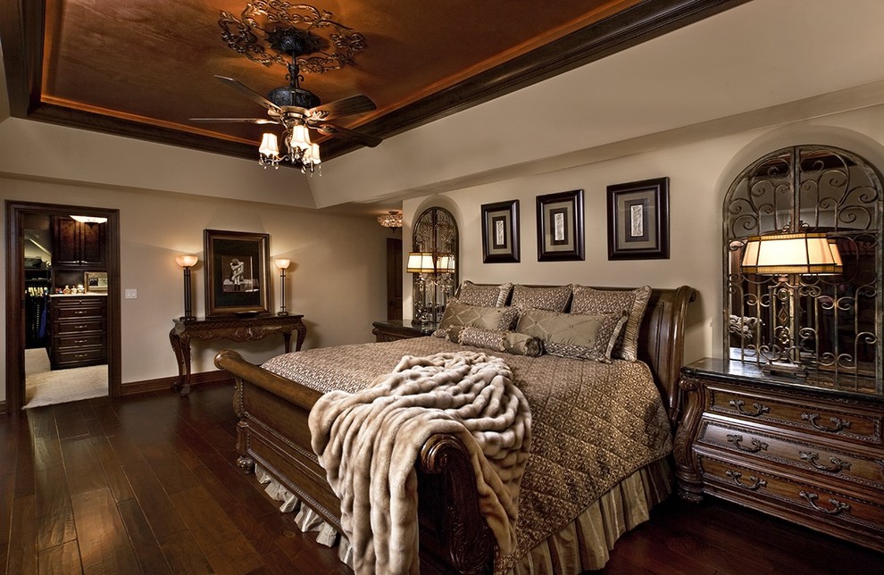 Design ideas for a classic bedroom in Chicago.