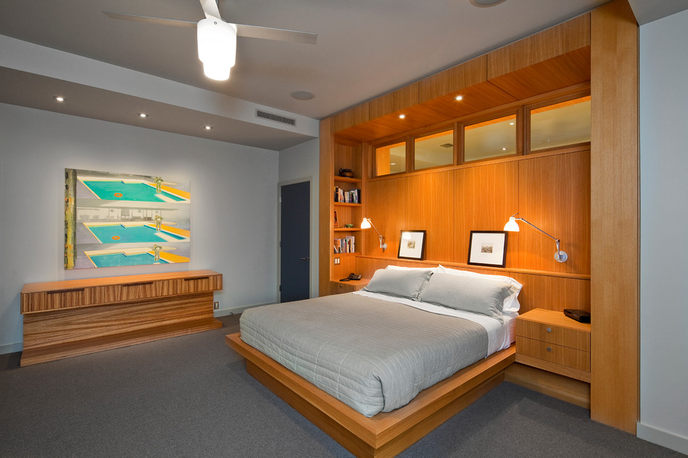 オースティンにあるコンテンポラリースタイルのおしゃれな寝室 (グレーの壁、カーペット敷き、暖炉なし) のレイアウト